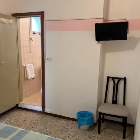 Nives Rimini מלון 3*