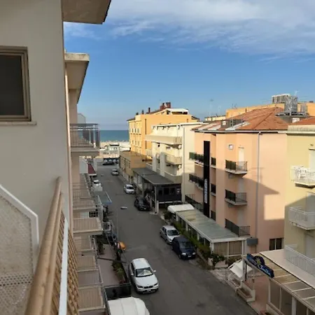 מלון Nives Rimini