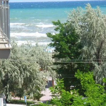Nives Rimini מלון