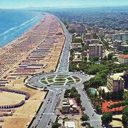Nives Rimini מלון Rivazzurra Di Rimini