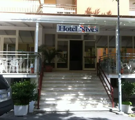 Nives Rimini Szálloda 3*