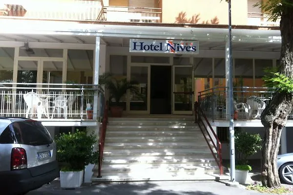 Nives Rimini מלון 3*