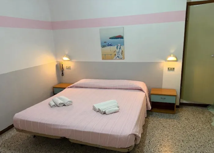 מלון Nives Rimini 3*