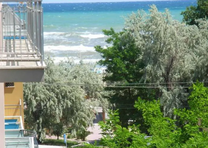 Nives Rimini מלון