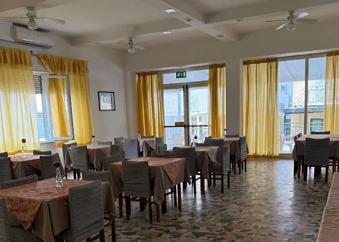 Nives Rimini מלון Rivazzurra Di Rimini