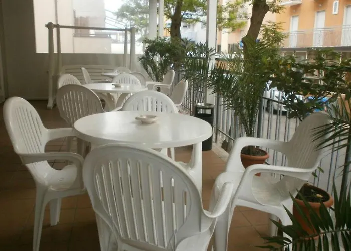 Nives Rimini מלון