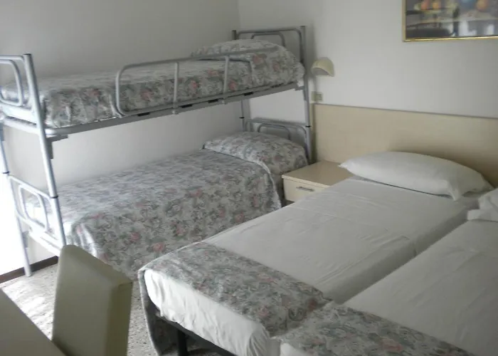 מלון Nives Rimini 3*