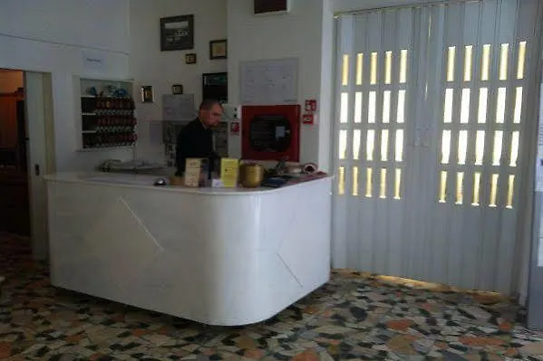 מלון Nives Rimini