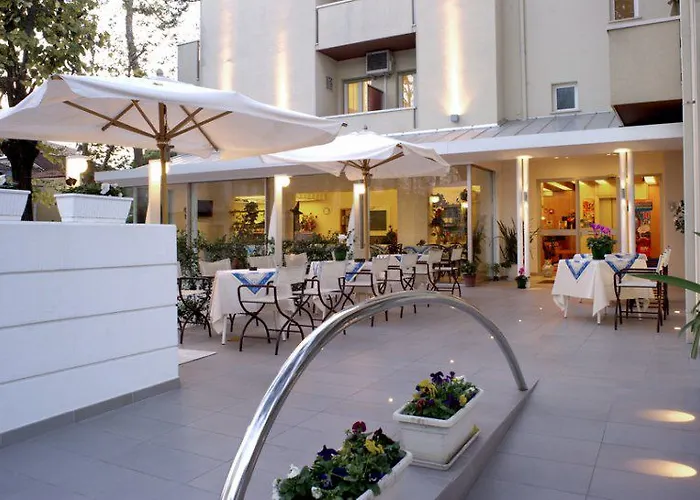 Nives Rimini מלון Rivazzurra Di Rimini